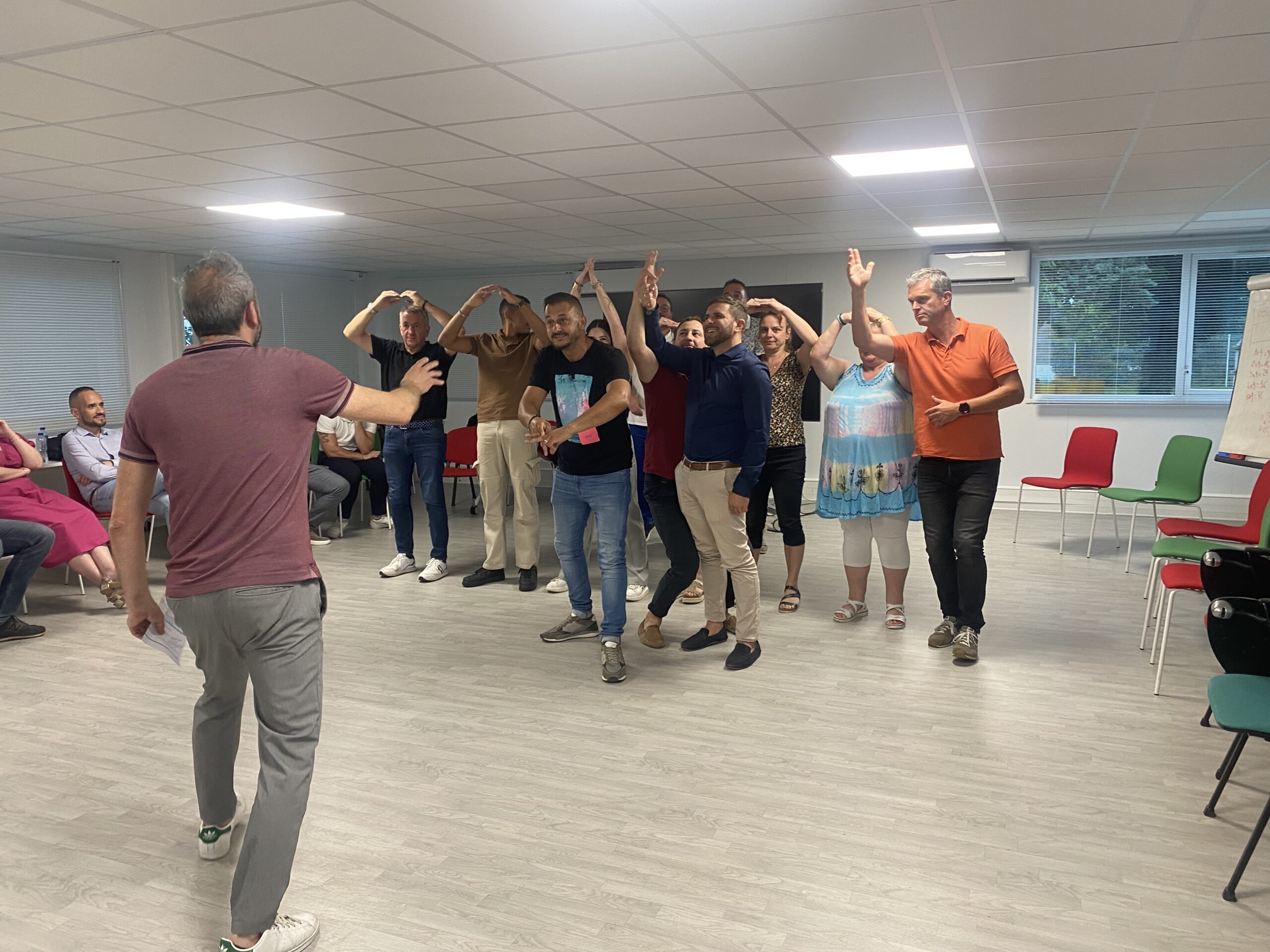 Team building entreprise Lyon - Holisco Team building en entreprise avec activité d'improvisation animée par Holisco à Lyon<br />